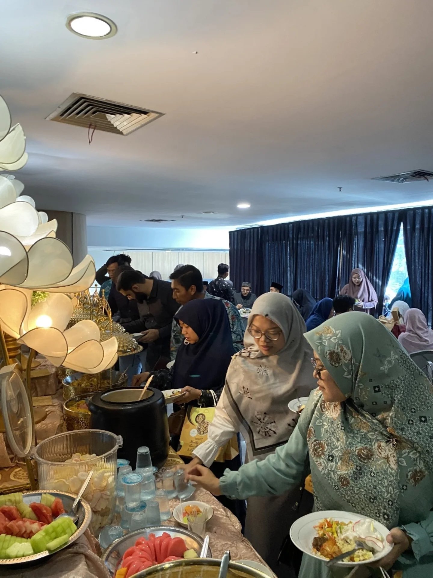 Dokumentasi acara Oki Setiana Dewi bersama Jagarasa - Wisuda Akbar Maskhanul Huffadz foto 2