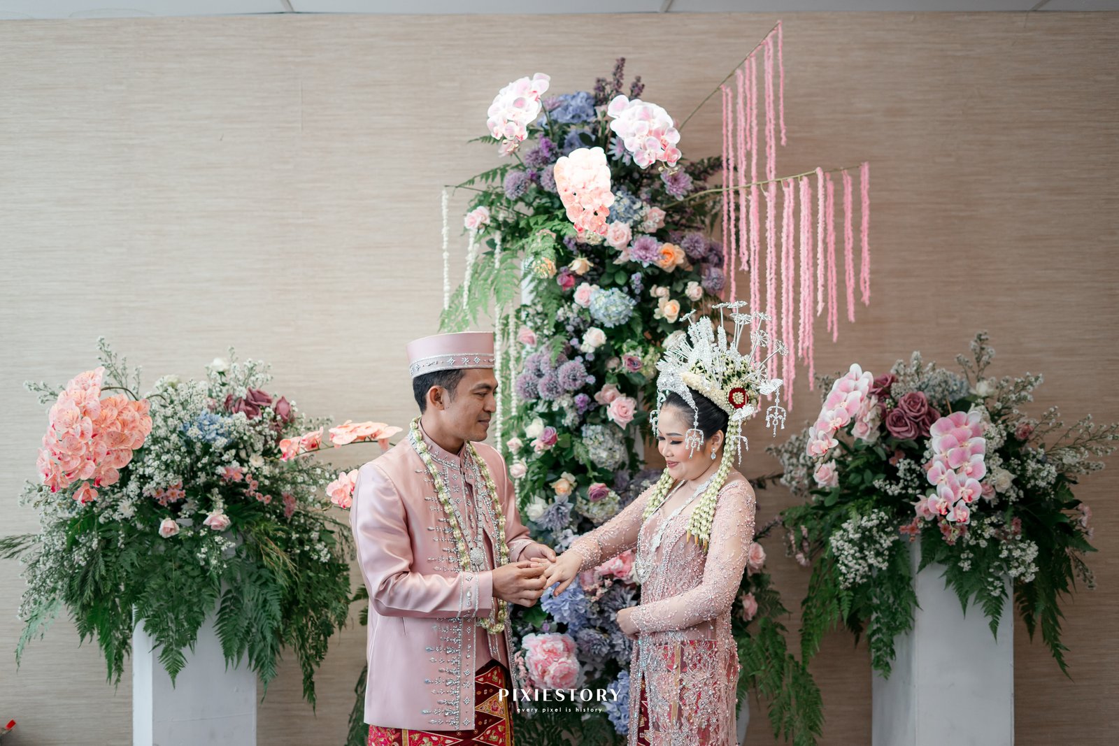 Dokumentasi Wedding Henny Ridwan 26 10 2024 di The Vida Ballroom oleh Jagarasa - foto 7