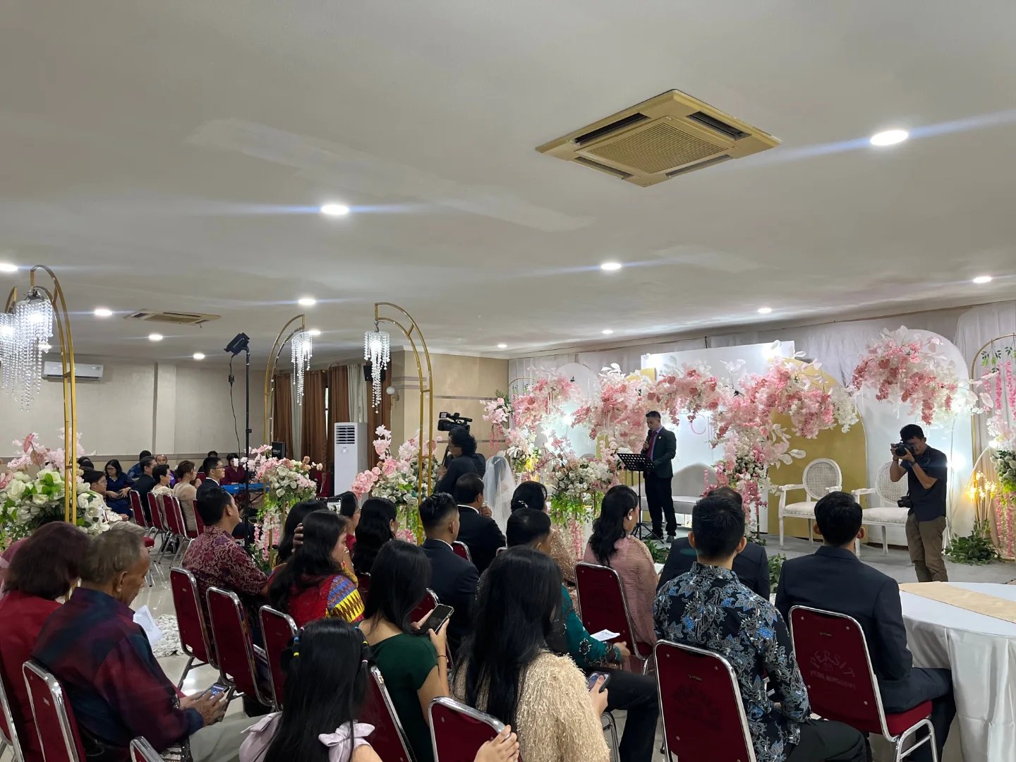 Suasana acara terkait Estimasi Biaya Wedding JABODETABEK dan JATIM: Apa Saja yang Perlu Disiapkan?