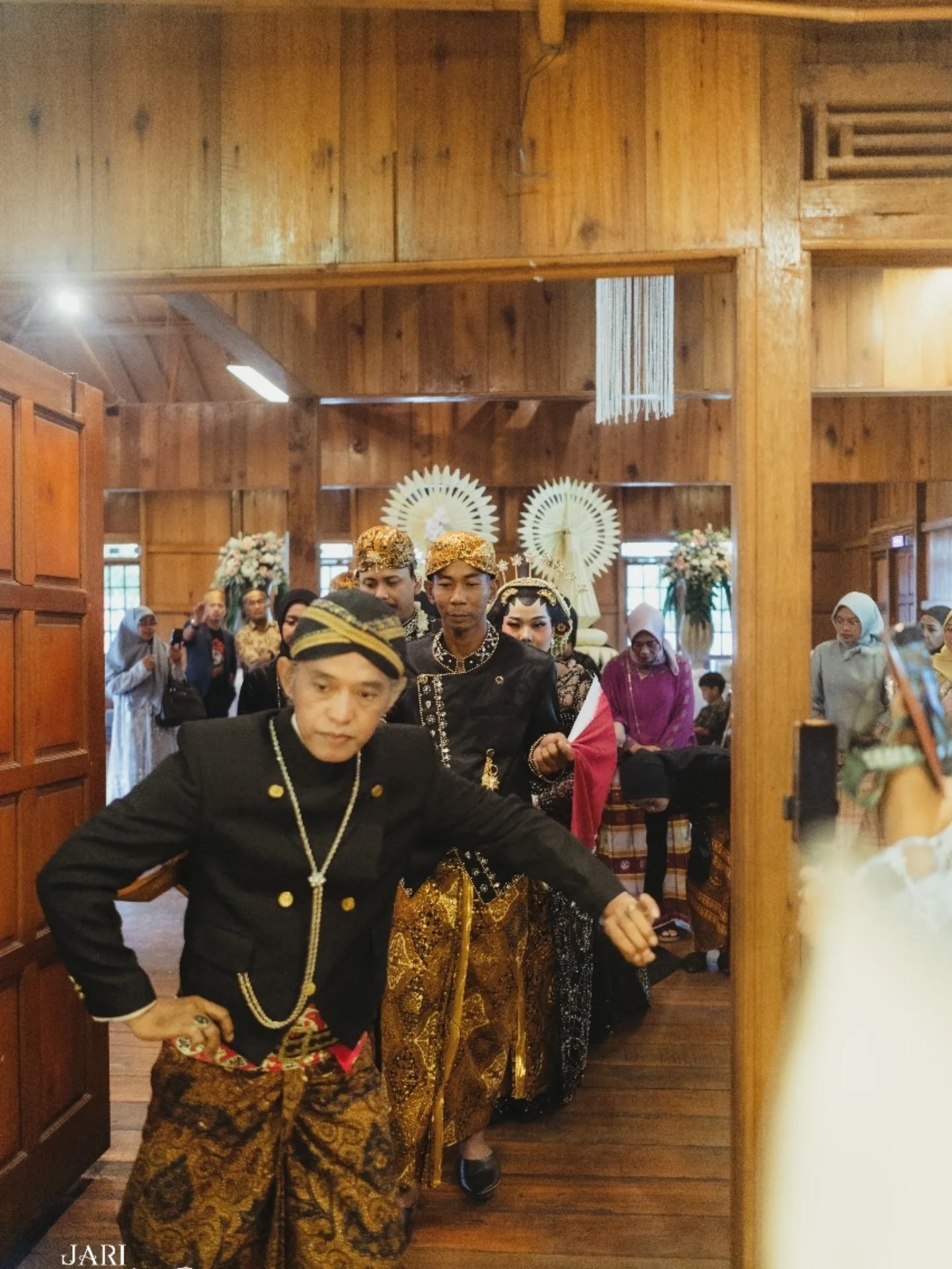 Dokumentasi Wedding Fikri Devi 13 07 2025 di Gedung Kembar Venue oleh Jagarasa - foto 19